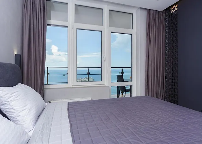 Level 24 - Sea & Sky View Apartment
