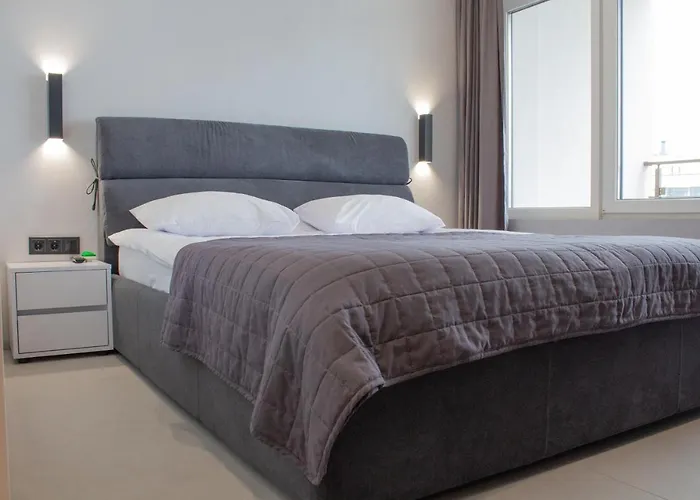 Level 24 - Sea & Sky View Apartment